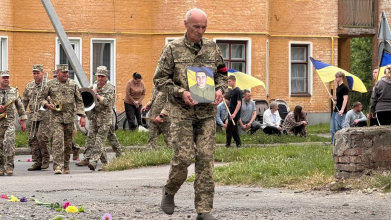 Громада у жалобі: на Волині попрощалися з двома полеглими воїнами - Віталієм Ткачовим і Максимом Медведчуком