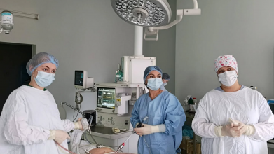 На Волині лікарі без великих розрізів видалили велику кісту яєчника