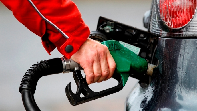 Черги на заправках та бензин по 60 гривень: коли закінчиться дефіцит