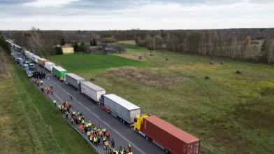 Треба трохи часу: Зеленський прокоментував експортну блокаду кордону з Польщею