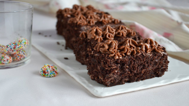 Шоколадний пиріг на сковороді за 20 хвилин: простий рецепт