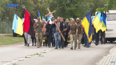 Майже півтора року невідомості й надії на повернення: у Луцькому районі поховали Героя Валерія Приходька