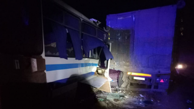 На Волині пасажирський автобус зіткнувся з вантажівкою: є багато потерпілих