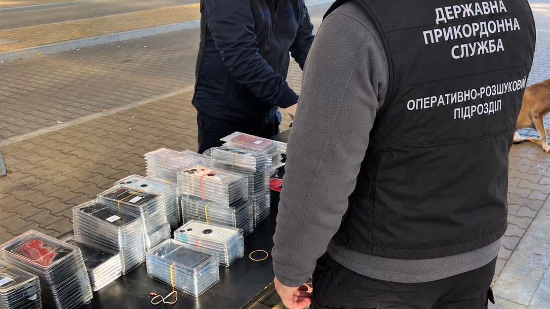 19-річний волинянин намагався ввезти з Польщі до Луцька комплектуючі до смартфонів Apple на пів мільйона гривень