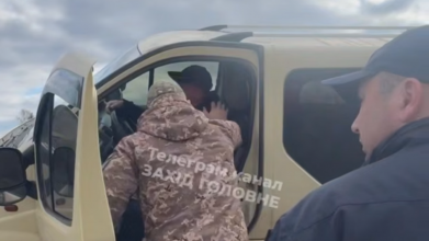 Виїхав на тротуар через інсульт: на Волині сталася аварія за участі ТЦК