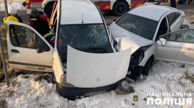 На автодорозі «Львів-Луцьк» - смертельна аварія: водій загинув, 8-річна дівчинка у лікарні. Фото