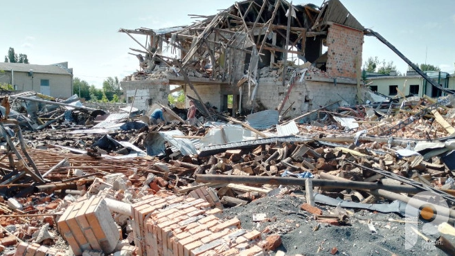 «Згоріло все, що будували руками»: у Луцьку російська ракета знищила сімейне підприємство волонтерів