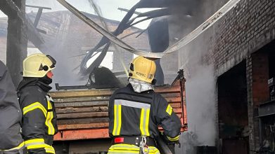 У ДСНС розповіли деталі масштабної пожежі в Луцьку на ЛПЗ
