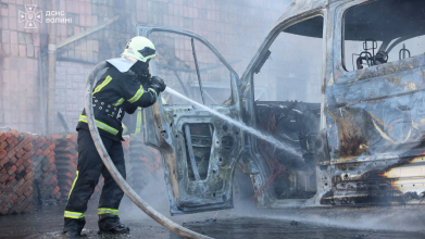 У Луцьку на приватному підприємстві сталася пожежа: чоловік отримав опіки