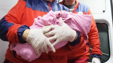 26-річна жінка народила сьому дитину в автомобілі швидкої на Закарпатті