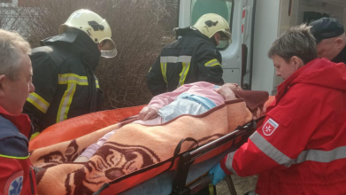 Тривалий час не виходила на зв’язок: у Володимирі із зачиненої квартири врятували літню жінку