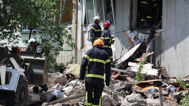 Планували весілля: у Луцьку під завалами багатоповерхівки знайшли тіла молодої пари, — ЗМІ