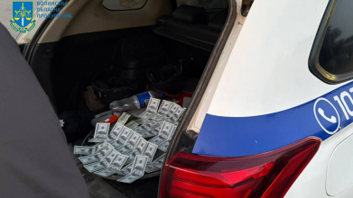 На Волині поліцейський за 8 тис доларів вивозив чоловіків у Молдову