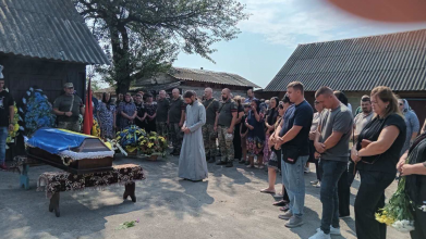 Понад два роки вважався зниклим безвісти: на Волині поховали Героя Олександра Лавренчука