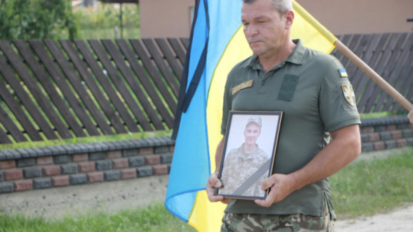 «Цього вечора ще говорили по телефону, в наступного - прилетіла страшна звістка»: спогади про 22-річного Героя з Волині