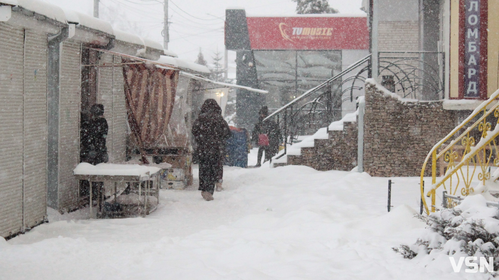 Луцьк після тижня снігопадів: фоторепортаж із засніжених вулиць міста