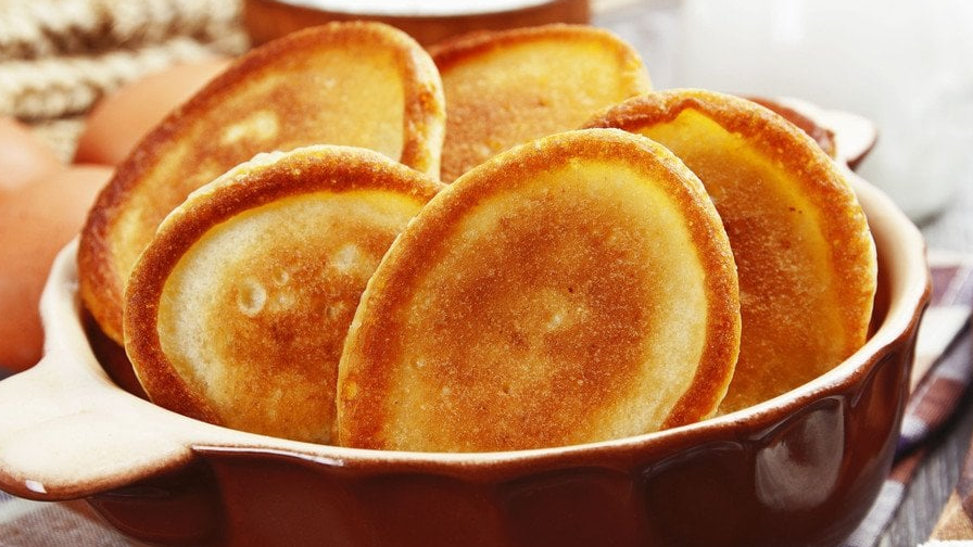 Осінні яблучні оладки: простий рецепт пухкої смакоти до ранкової кави