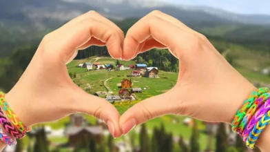 Зеленський пообіцяв відродити українські села та повернути туди людей