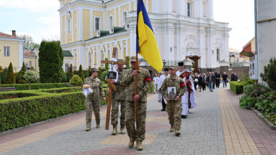 Помер від отриманих на фронті поранень: у Луцьку попрощалися з 50-річним воїном Василем Зубчиком