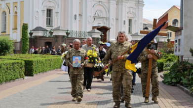 У Луцьку провели в останню путь полеглого військовослужбовця Олександра Кобилька