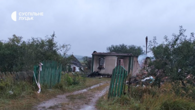 «Згорів будинок, хлів, пилорама, документи та гроші, які були в хаті»: у селі у Луцькому районі з літака впав боєприпас