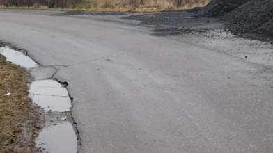 «Кусок дороги за 200 тисяч гривень без тендеру»: колишній нардеп про будівництво доріг у Підгайцівській громаді