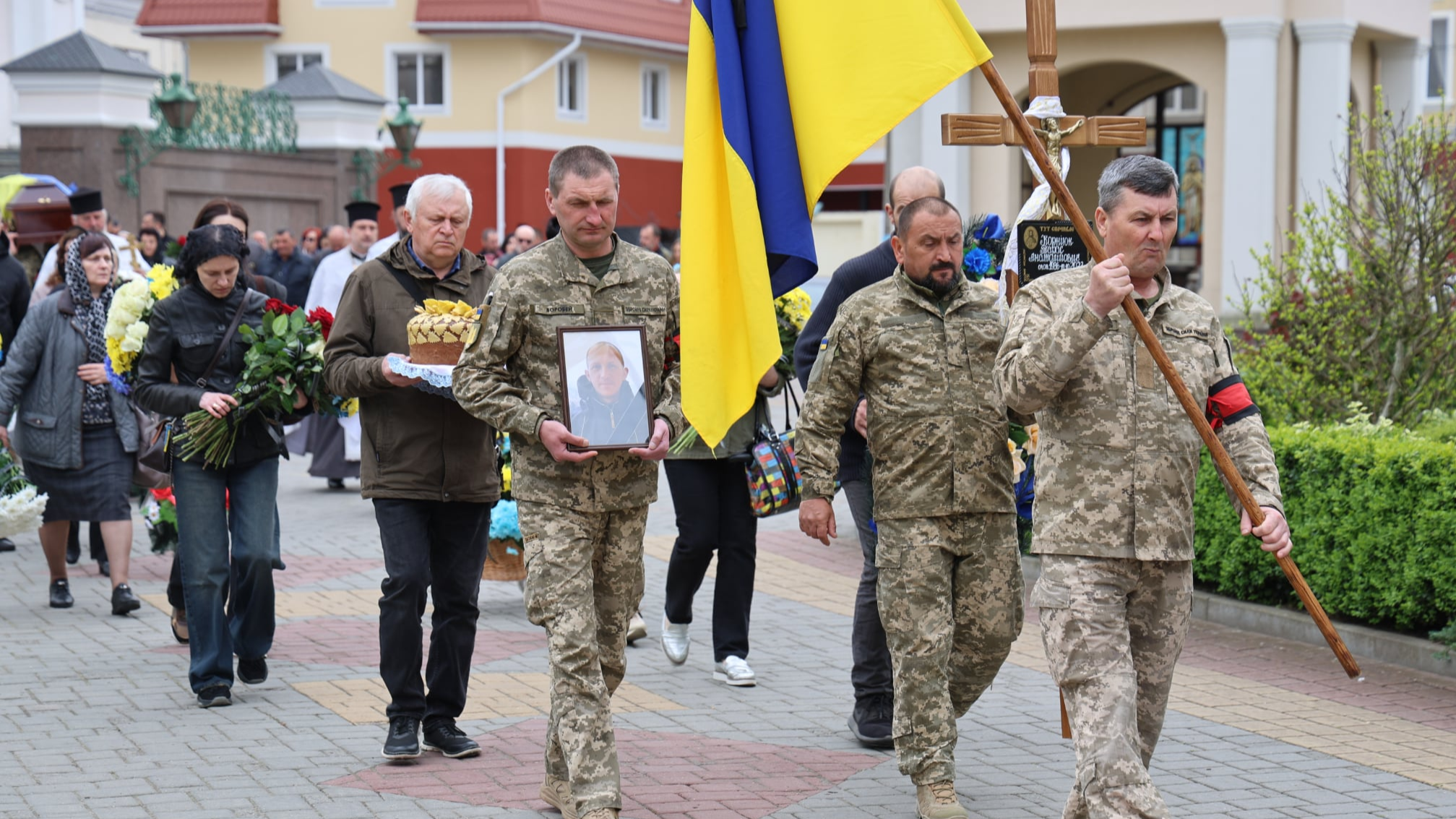 Загинув півтора року тому: у Луцьку провели в останню путь Героя Тараса Корніюка