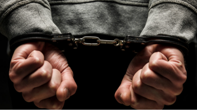Взяли під варту 56-річного волинянина, якого звинувачують у зґвалтуванні 15-річної родички