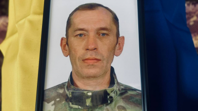 Повернувся додому «на щиті»: у громаді на Волині попрощалися із Героєм Богданом Лехушем