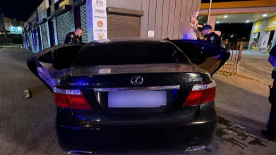 У Луцьку п'яний водій Lexus вночі тікав від патрульних і врізався у магазин