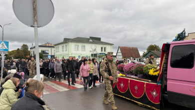 Серце не витримало важкого поранення: на Волині провели в останню путь захисника Богдана Сащука