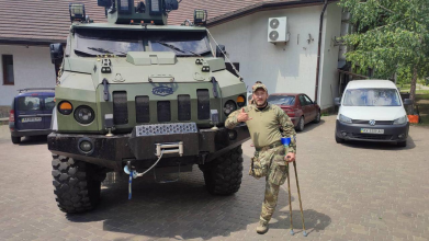 Українці менше як за добу зібрали на пікап снайперу, який через поранення втратив ногу