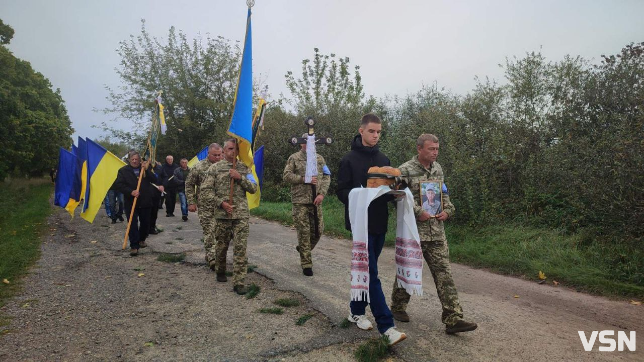 Не встиг одружитися й відчути радості батьківства: на Волині попрощалися з Героєм Олександром Коцурою