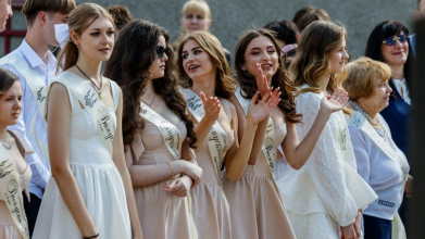 Скільки коштує зібрати одинадцятикласника на випускний в Луцьку?