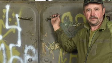 Воїни волинської бригади відновлюють трофейну техніку, яку ворог покинув на Харківщині