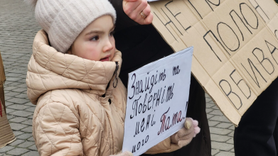 «Знайдіть та поверніть мені мого тата»: на Волині відбувся масштабний автопробіг на підтримку військовополонених