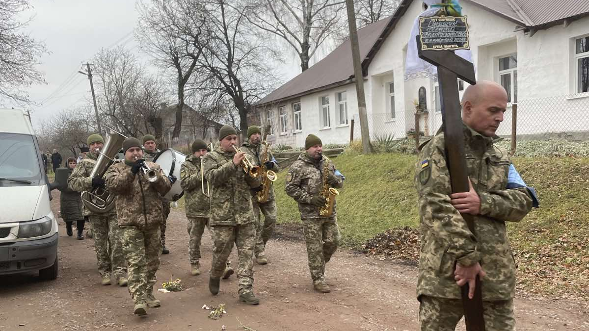 Трагічний день: на Волині попрощались з воїном Петром Онищуком