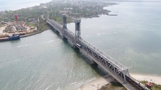 росіяни вчетверте обстріляли міст через Дністровський лиман