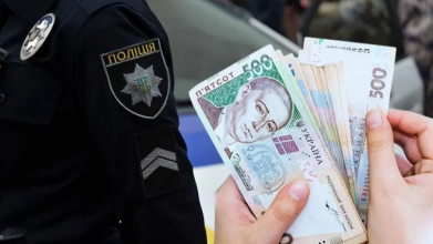 Пропонував гроші після «п’яної» їзди: на Волині пенсіонера покарали за хабар поліцейським