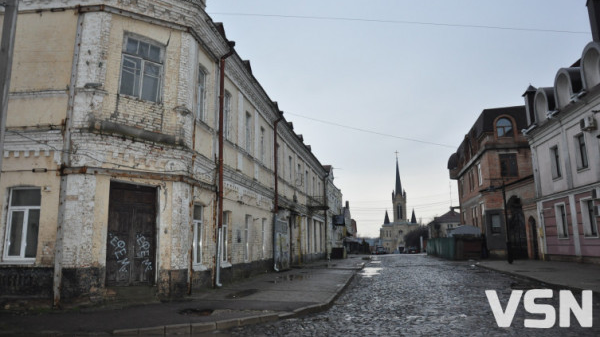 Бігова спільнота Луцька запрошує на вечірню пробіжку з екскурсією у вишиванках: коли і де