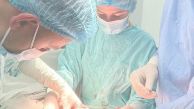 На Волині хірурги прооперували пацієнта, у якого органи черевної порожнини потрапили в грудну клітку. Фото 18+