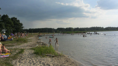 Велике Згоранське озеро на Волині: кришталево чиста вода, піщані береги та відпочинок серед лісу