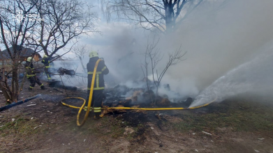 Спалювала сміття і підпалила власну господарську споруду: на Волині оштрафували палійку