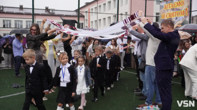 Як у Луцькому ліцеї №9 відзначили Перший дзвоник