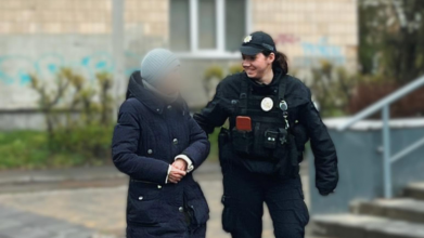 У Луцьку жінка ледь не залишилася на вулиці, бо забула дорогу додому