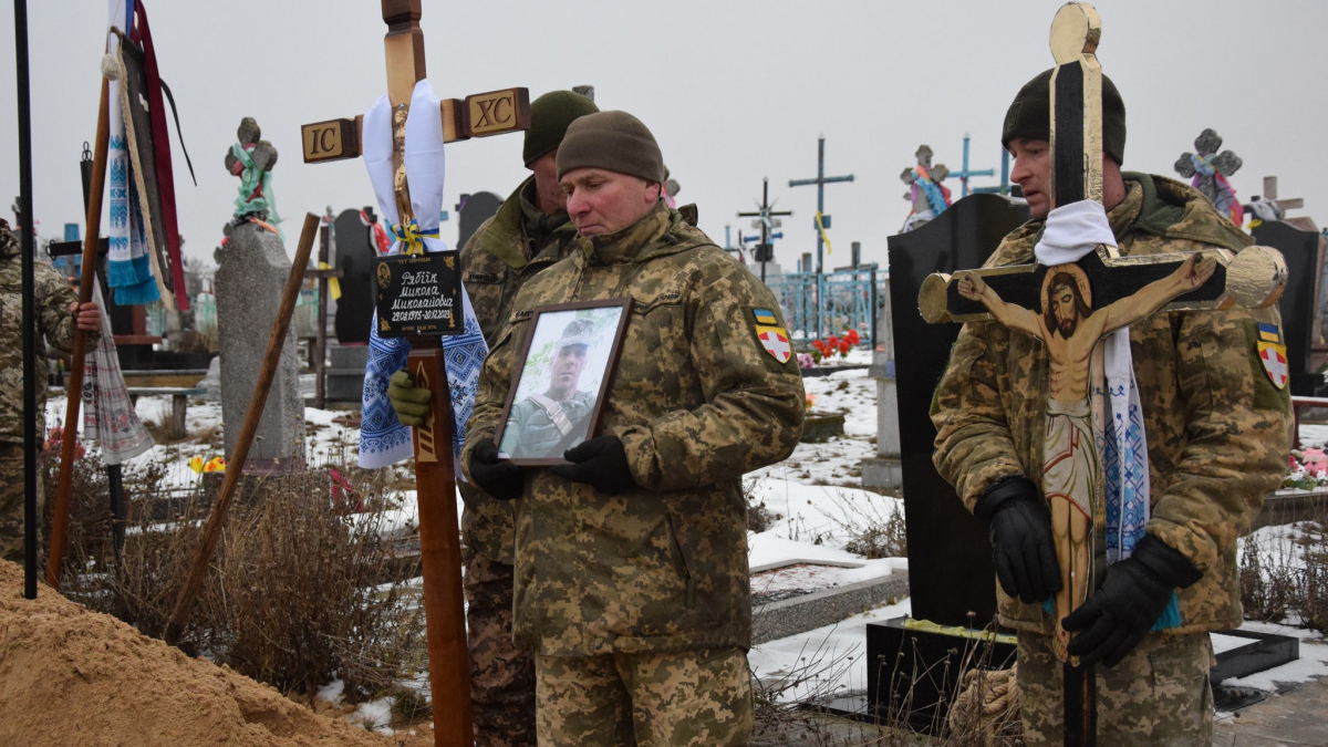 Тіло воїна з поля бою змогли забрати через кілька тижнів після загибелі: захисник з Волині поліг смертю хоробрих на Харківщині