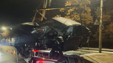 У Луцьку водій п’яним влетів у стовп і розтрощив авто