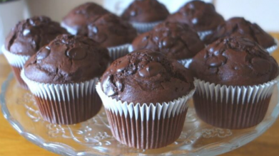 Повітряні й смачні кекси на кефірі — простий рецепт