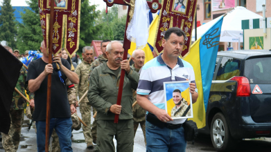 Навіки 30: на Волині в останню дорогу провели молодого військовослужбовця Віталія Прокопенка