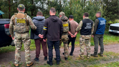 На Волині інспектора поліції засудили за спробу вивезення ухилянта за 8000 доларів